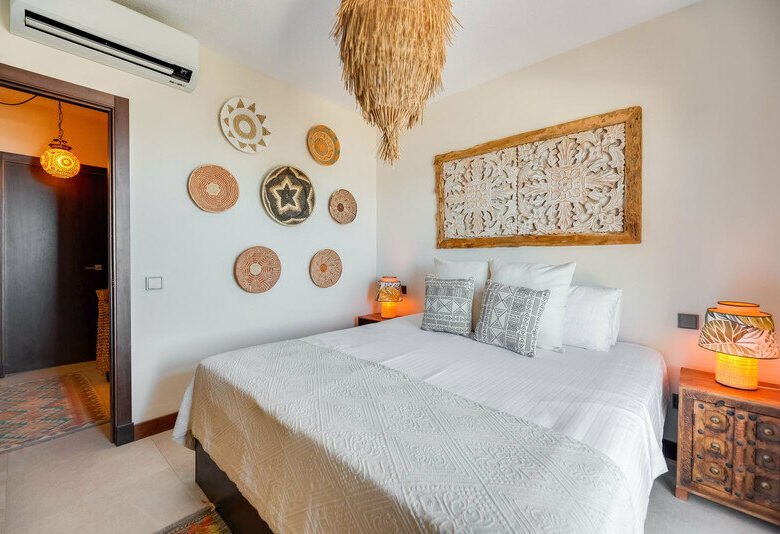 FOR SALE 🏡 Renovated Frontline Beach Townhouse with Private Garden and Jacuzzi – Las Chapas, Marbella East 🇪🇸