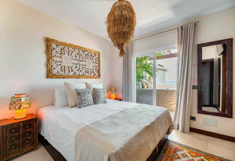 FOR SALE 🏡 Renovated Frontline Beach Townhouse with Private Garden and Jacuzzi – Las Chapas, Marbella East 🇪🇸