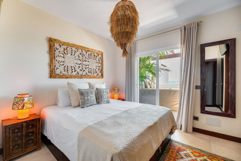 FOR SALE 🏡 Renovated Frontline Beach Townhouse with Private Garden and Jacuzzi – Las Chapas, Marbella East 🇪🇸
