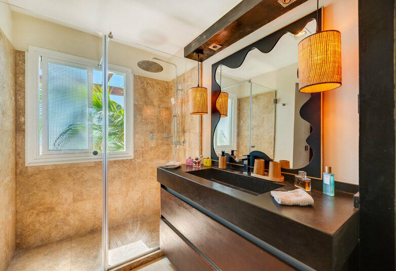 FOR SALE 🏡 Renovated Frontline Beach Townhouse with Private Garden and Jacuzzi – Las Chapas, Marbella East 🇪🇸