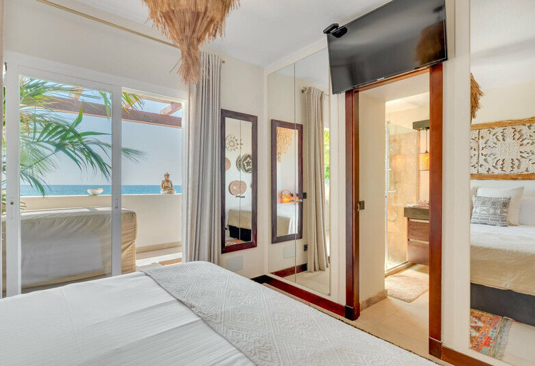 FOR SALE 🏡 Renovated Frontline Beach Townhouse with Private Garden and Jacuzzi – Las Chapas, Marbella East 🇪🇸