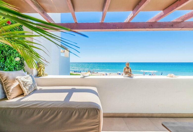FOR SALE 🏡 Renovated Frontline Beach Townhouse with Private Garden and Jacuzzi – Las Chapas, Marbella East 🇪🇸