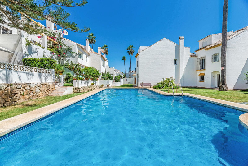 FOR SALE 🏡 Renovated Frontline Beach Townhouse with Private Garden and Jacuzzi – Las Chapas, Marbella East 🇪🇸