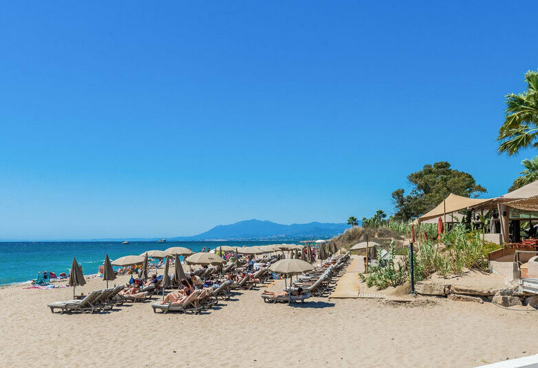 FOR SALE 🏡 Renovated Frontline Beach Townhouse with Private Garden and Jacuzzi – Las Chapas, Marbella East 🇪🇸