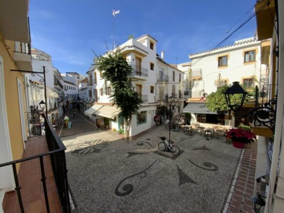 FOR SALE 🏡 Three-Storey Townhouse to Renovate Steps from the Sea – Old Town, Marbella 🇪🇸