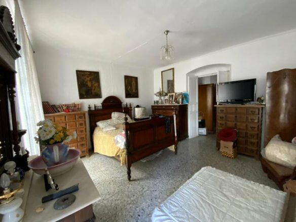 FOR SALE 🏡 Three-Storey Townhouse to Renovate Steps from the Sea – Old Town, Marbella 🇪🇸