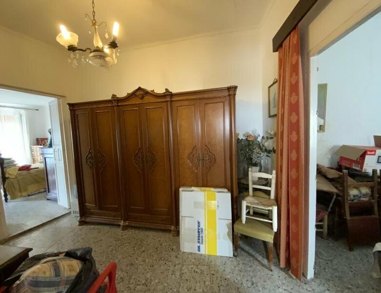 FOR SALE 🏡 Three-Storey Townhouse to Renovate Steps from the Sea – Old Town, Marbella 🇪🇸