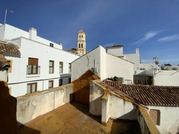 FOR SALE 🏡 Three-Storey Townhouse to Renovate Steps from the Sea – Old Town, Marbella 🇪🇸