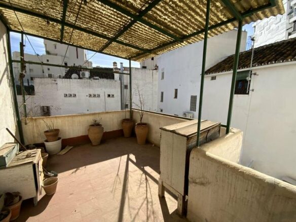 FOR SALE 🏡 Three-Storey Townhouse to Renovate Steps from the Sea – Old Town, Marbella 🇪🇸