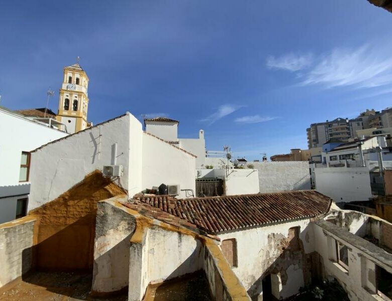 FOR SALE 🏡 Three-Storey Townhouse to Renovate Steps from the Sea – Old Town, Marbella 🇪🇸