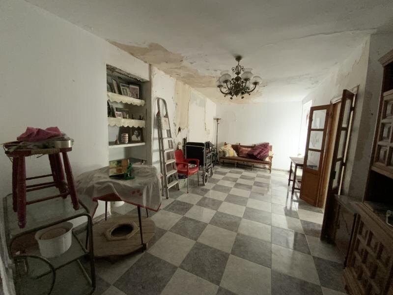 FOR SALE 🏡 Three-Storey Townhouse to Renovate Steps from the Sea – Old Town, Marbella 🇪🇸