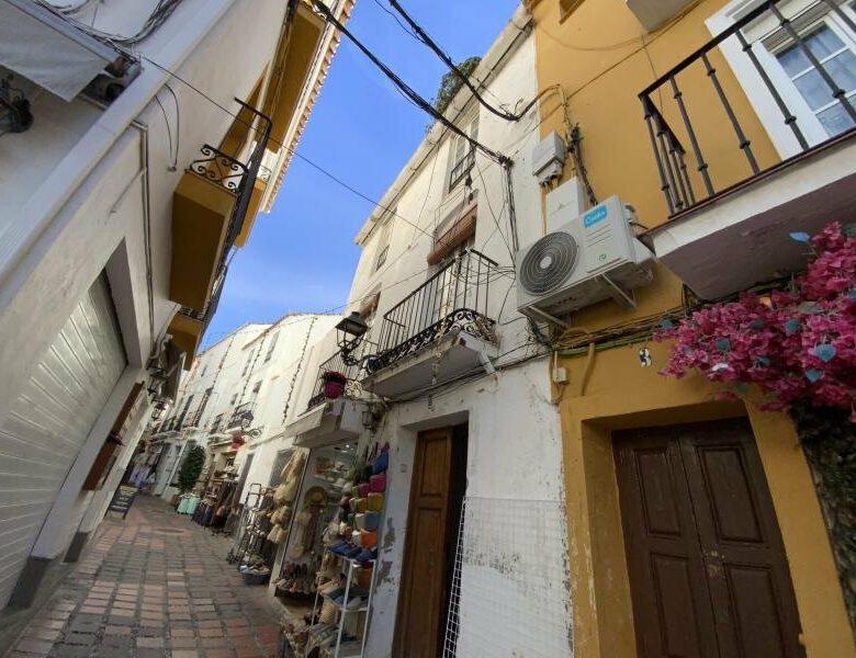 FOR SALE 🏡 Three-Storey Townhouse to Renovate Steps from the Sea – Old Town, Marbella 🇪🇸