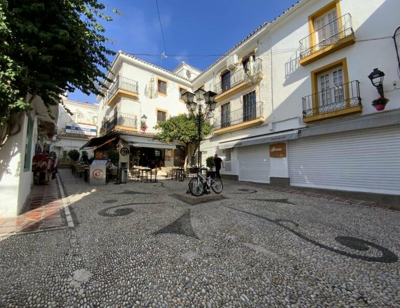 FOR SALE 🏡 Three-Storey Townhouse to Renovate Steps from the Sea – Old Town, Marbella 🇪🇸