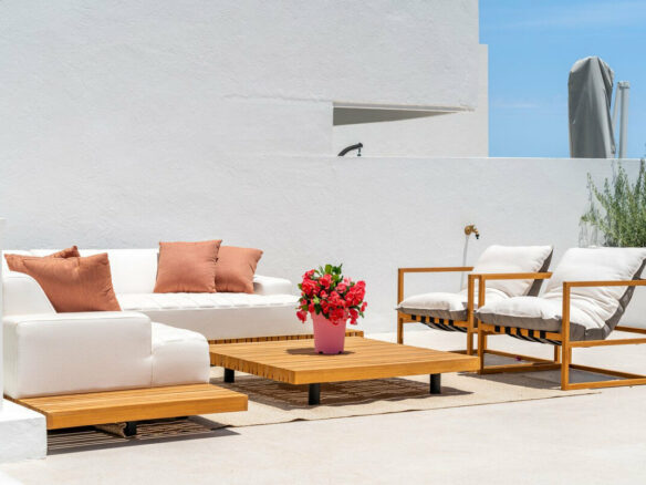 FOR SALE 🏡 Renovated Four-Bedroom Townhouse with Roof Terraces and Sea Views – Golden Mile, Marbella 🇪🇸