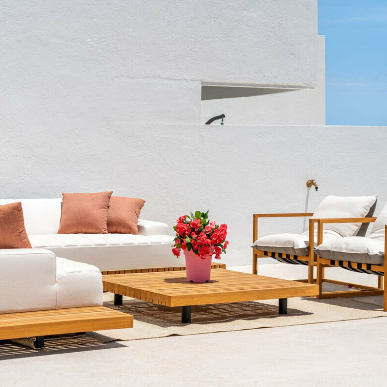 FOR SALE 🏡 Renovated Four-Bedroom Townhouse with Roof Terraces and Sea Views – Golden Mile, Marbella 🇪🇸