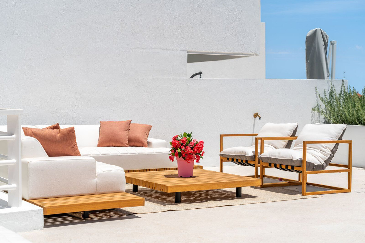 FOR SALE 🏡 Renovated Four-Bedroom Townhouse with Roof Terraces and Sea Views – Golden Mile, Marbella 🇪🇸