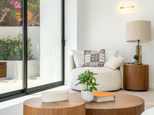FOR SALE 🏡 Renovated Four-Bedroom Townhouse with Roof Terraces and Sea Views – Golden Mile, Marbella 🇪🇸