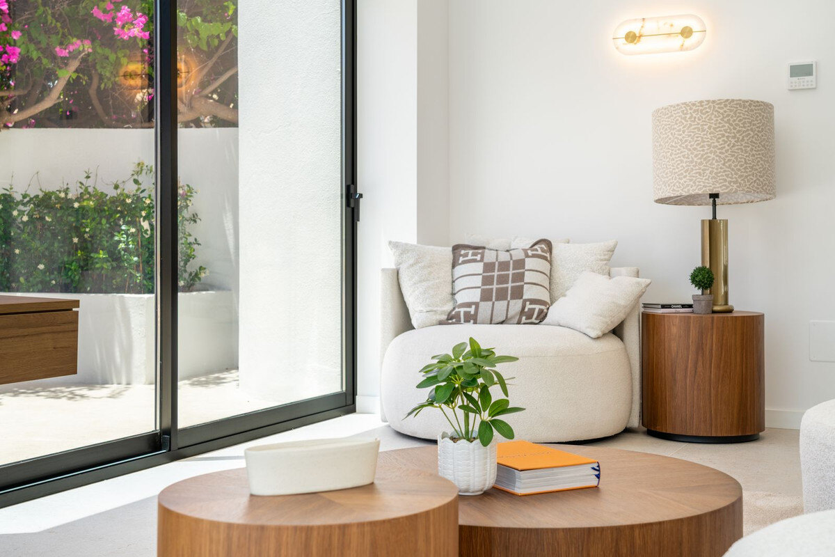FOR SALE 🏡 Renovated Four-Bedroom Townhouse with Roof Terraces and Sea Views – Golden Mile, Marbella 🇪🇸