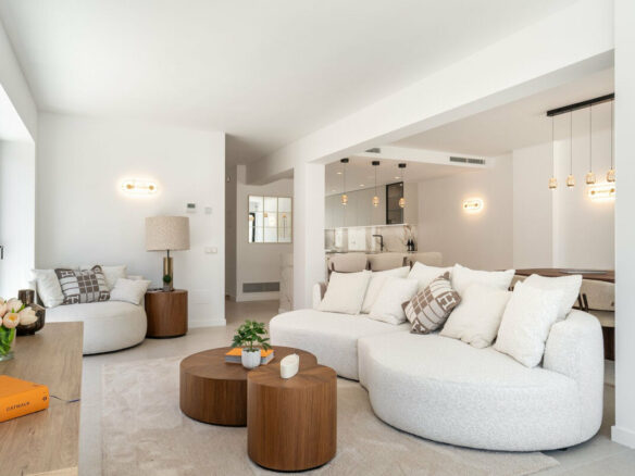 FOR SALE 🏡 Renovated Four-Bedroom Townhouse with Roof Terraces and Sea Views – Golden Mile, Marbella 🇪🇸