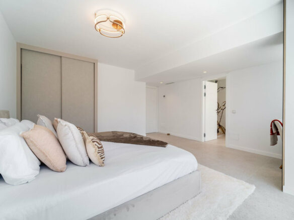 FOR SALE 🏡 Renovated Four-Bedroom Townhouse with Roof Terraces and Sea Views – Golden Mile, Marbella 🇪🇸