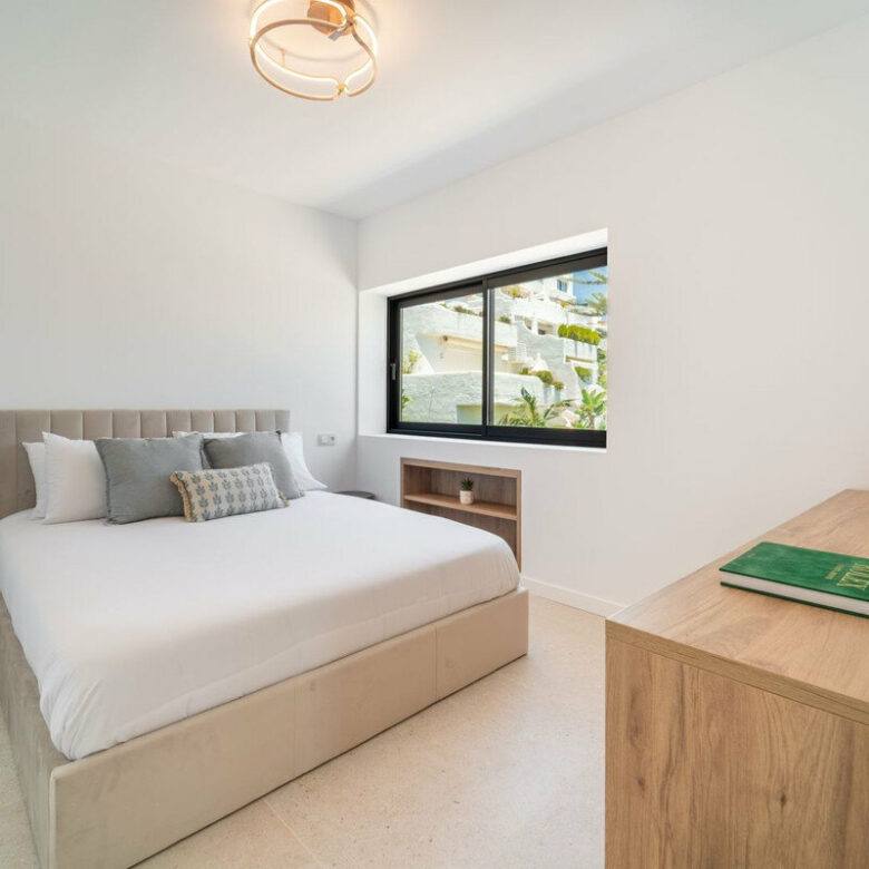 FOR SALE 🏡 Renovated Four-Bedroom Townhouse with Roof Terraces and Sea Views – Golden Mile, Marbella 🇪🇸