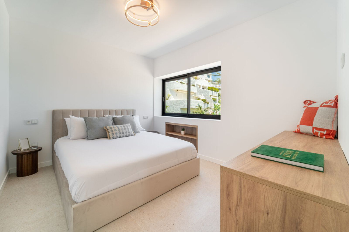 FOR SALE 🏡 Renovated Four-Bedroom Townhouse with Roof Terraces and Sea Views – Golden Mile, Marbella 🇪🇸