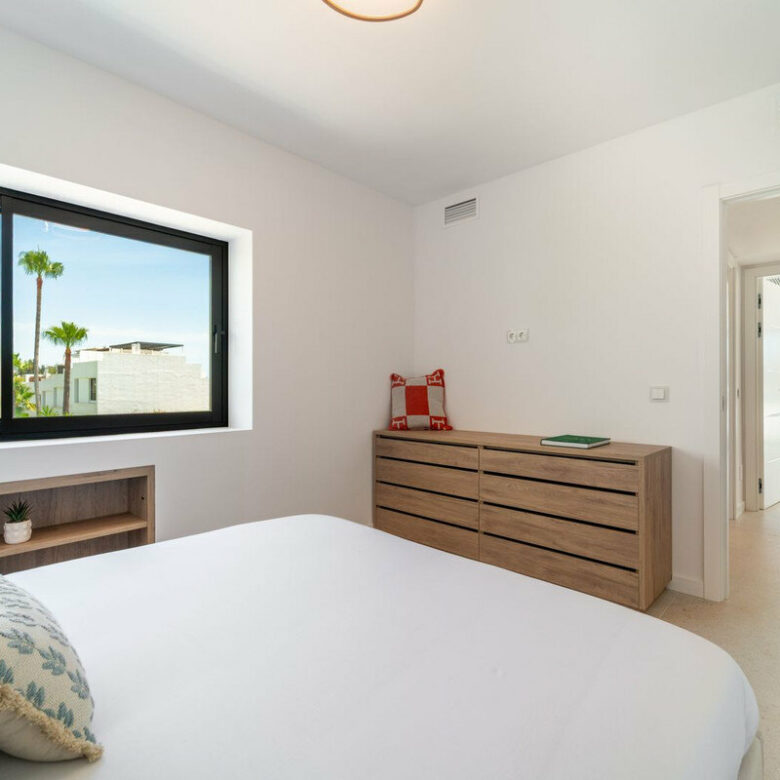 FOR SALE 🏡 Renovated Four-Bedroom Townhouse with Roof Terraces and Sea Views – Golden Mile, Marbella 🇪🇸