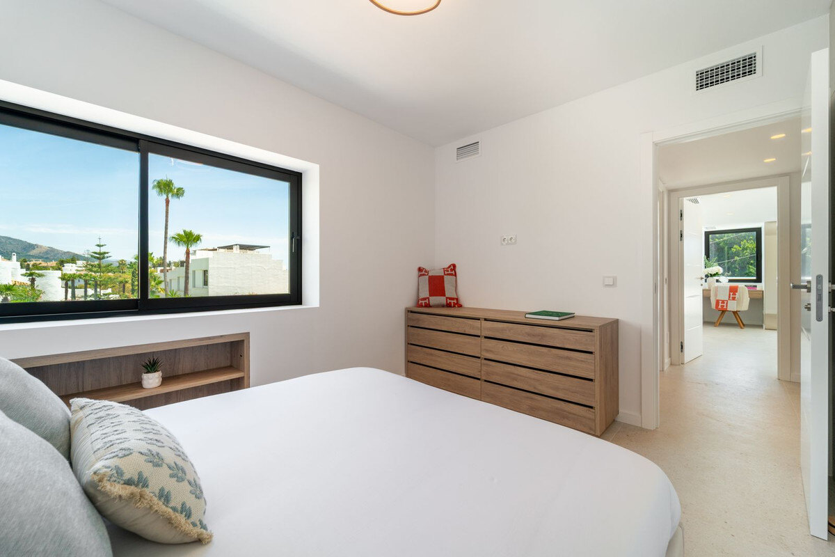 FOR SALE 🏡 Renovated Four-Bedroom Townhouse with Roof Terraces and Sea Views – Golden Mile, Marbella 🇪🇸