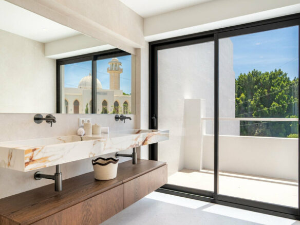 FOR SALE 🏡 Renovated Four-Bedroom Townhouse with Roof Terraces and Sea Views – Golden Mile, Marbella 🇪🇸