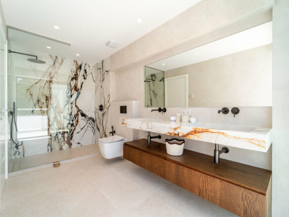 FOR SALE 🏡 Renovated Four-Bedroom Townhouse with Roof Terraces and Sea Views – Golden Mile, Marbella 🇪🇸