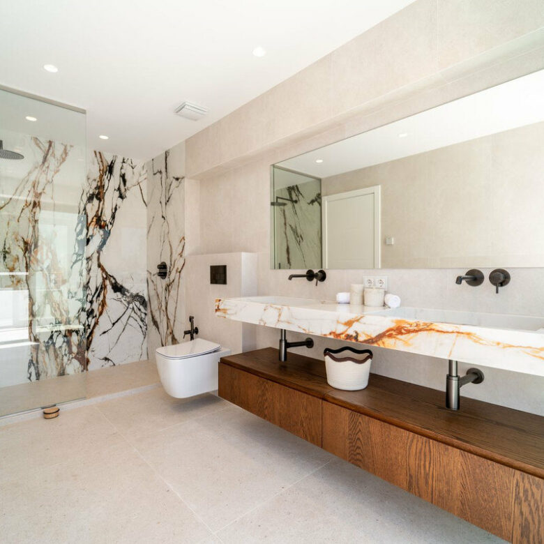 FOR SALE 🏡 Renovated Four-Bedroom Townhouse with Roof Terraces and Sea Views – Golden Mile, Marbella 🇪🇸