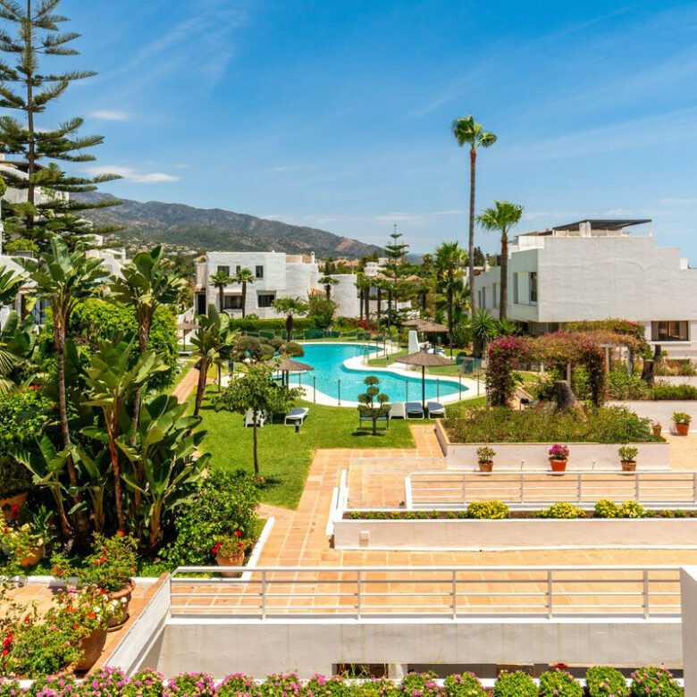 FOR SALE 🏡 Renovated Four-Bedroom Townhouse with Roof Terraces and Sea Views – Golden Mile, Marbella 🇪🇸
