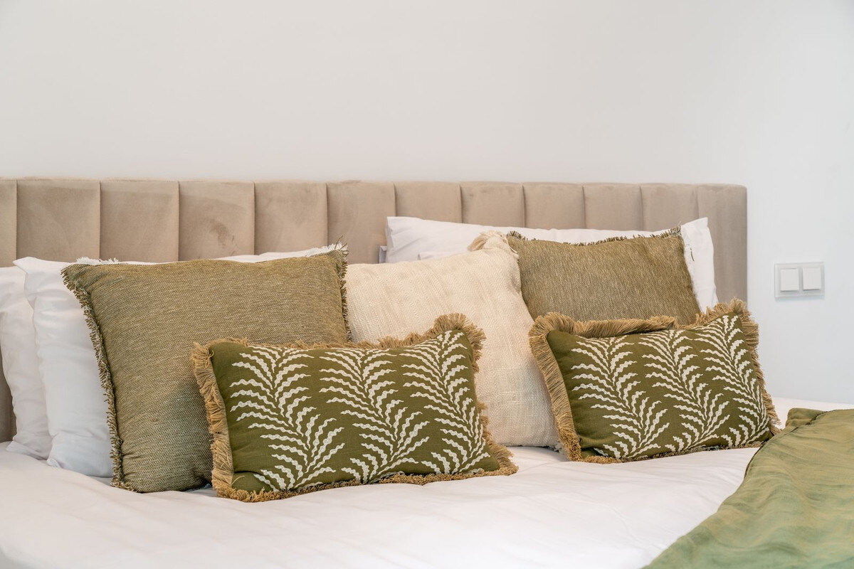 FOR SALE 🏡 Renovated Four-Bedroom Townhouse with Roof Terraces and Sea Views – Golden Mile, Marbella 🇪🇸
