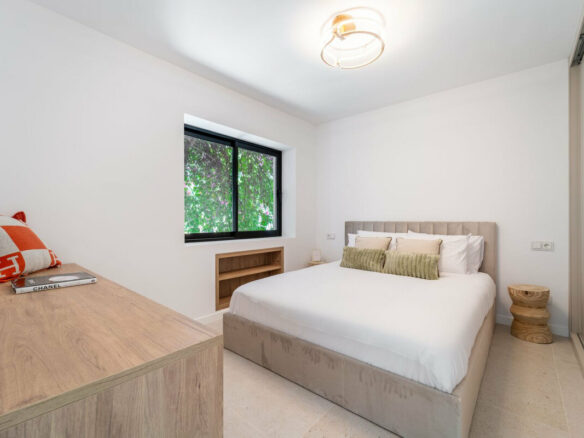 FOR SALE 🏡 Renovated Four-Bedroom Townhouse with Roof Terraces and Sea Views – Golden Mile, Marbella 🇪🇸