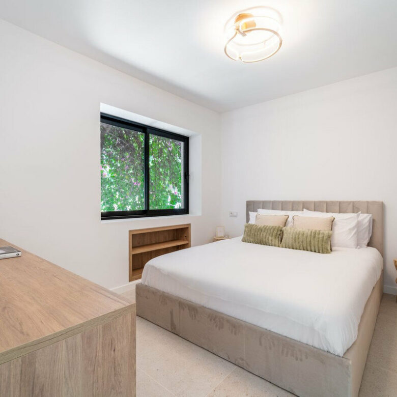 FOR SALE 🏡 Renovated Four-Bedroom Townhouse with Roof Terraces and Sea Views – Golden Mile, Marbella 🇪🇸