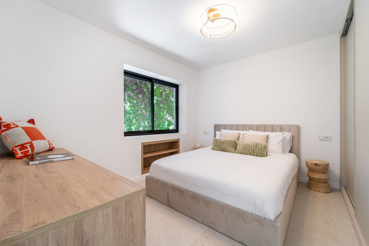 FOR SALE 🏡 Renovated Four-Bedroom Townhouse with Roof Terraces and Sea Views – Golden Mile, Marbella 🇪🇸