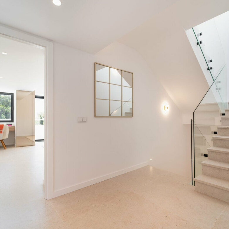 FOR SALE 🏡 Renovated Four-Bedroom Townhouse with Roof Terraces and Sea Views – Golden Mile, Marbella 🇪🇸