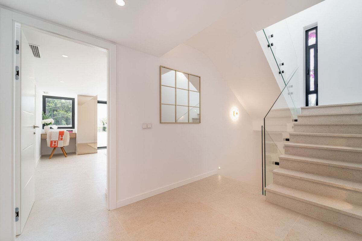 FOR SALE 🏡 Renovated Four-Bedroom Townhouse with Roof Terraces and Sea Views – Golden Mile, Marbella 🇪🇸