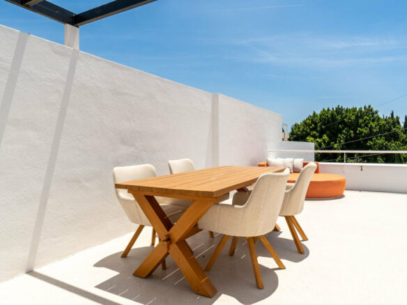 FOR SALE 🏡 Renovated Four-Bedroom Townhouse with Roof Terraces and Sea Views – Golden Mile, Marbella 🇪🇸