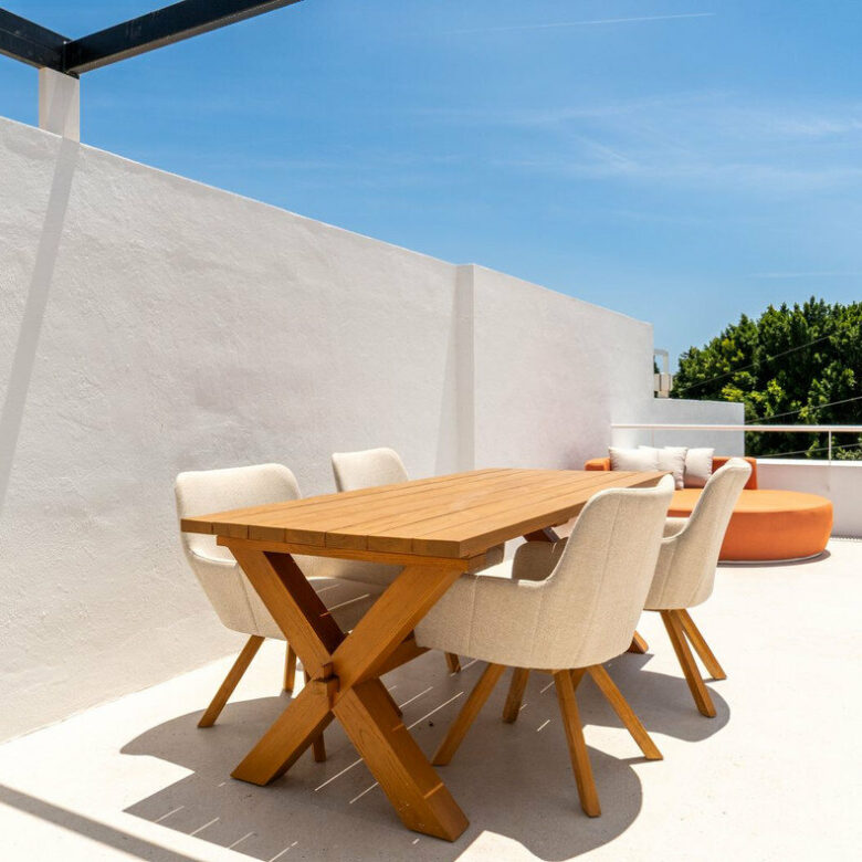 FOR SALE 🏡 Renovated Four-Bedroom Townhouse with Roof Terraces and Sea Views – Golden Mile, Marbella 🇪🇸