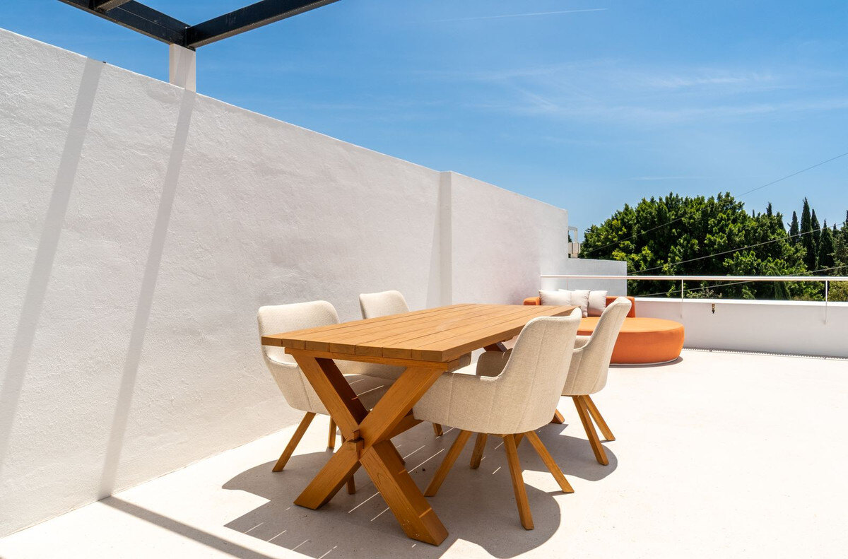 FOR SALE 🏡 Renovated Four-Bedroom Townhouse with Roof Terraces and Sea Views – Golden Mile, Marbella 🇪🇸
