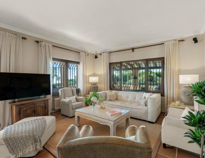FOR SALE 🏡 Andalusian Six-Bedroom Villa on the Second Line of the Beach – Los Monteros, Marbella East 🇪🇸