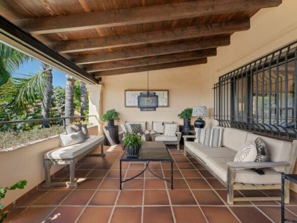 FOR SALE 🏡 Andalusian Six-Bedroom Villa on the Second Line of the Beach – Los Monteros, Marbella East 🇪🇸