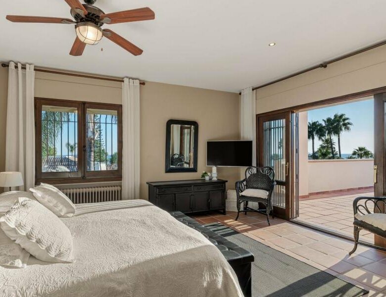 FOR SALE 🏡 Andalusian Six-Bedroom Villa on the Second Line of the Beach – Los Monteros, Marbella East 🇪🇸