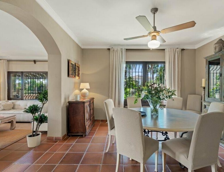 FOR SALE 🏡 Andalusian Six-Bedroom Villa on the Second Line of the Beach – Los Monteros, Marbella East 🇪🇸