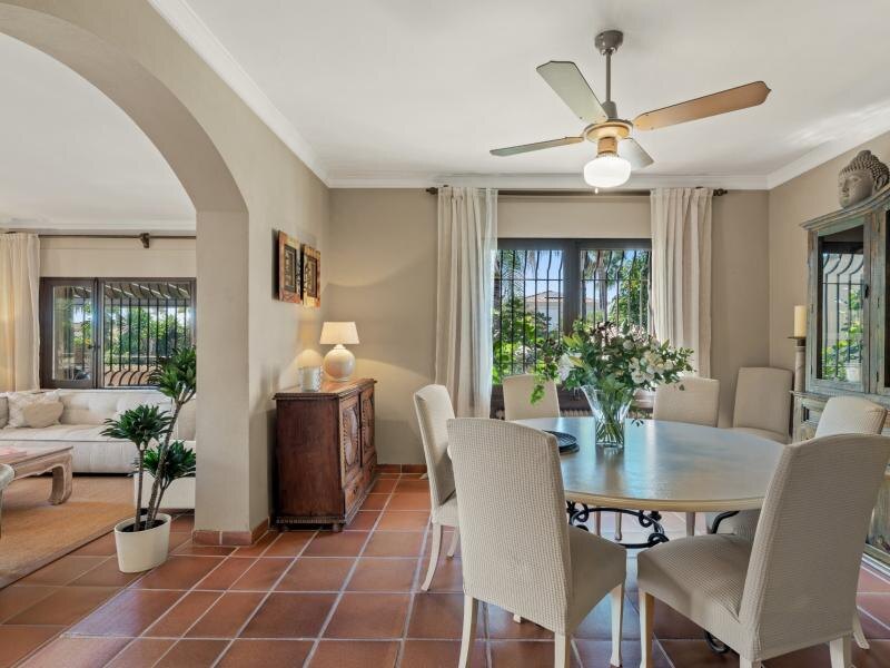 FOR SALE 🏡 Andalusian Six-Bedroom Villa on the Second Line of the Beach – Los Monteros, Marbella East 🇪🇸