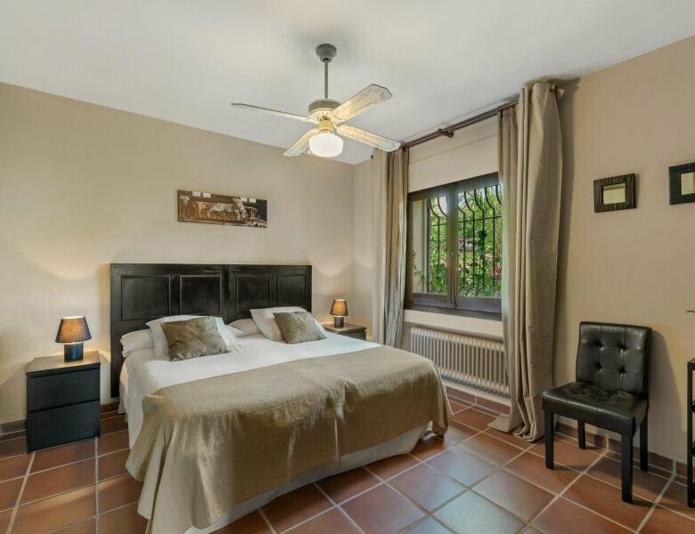 FOR SALE 🏡 Andalusian Six-Bedroom Villa on the Second Line of the Beach – Los Monteros, Marbella East 🇪🇸