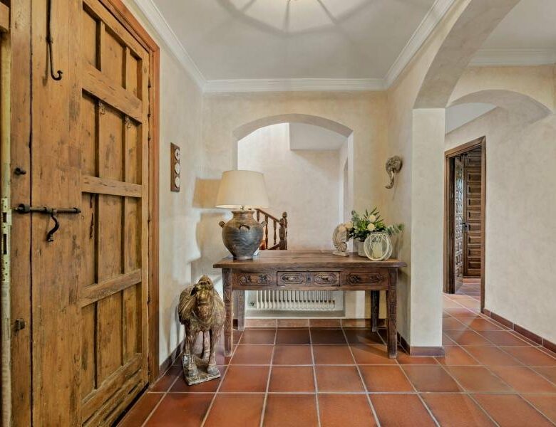 FOR SALE 🏡 Andalusian Six-Bedroom Villa on the Second Line of the Beach – Los Monteros, Marbella East 🇪🇸
