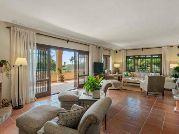 FOR SALE 🏡 Andalusian Six-Bedroom Villa on the Second Line of the Beach – Los Monteros, Marbella East 🇪🇸