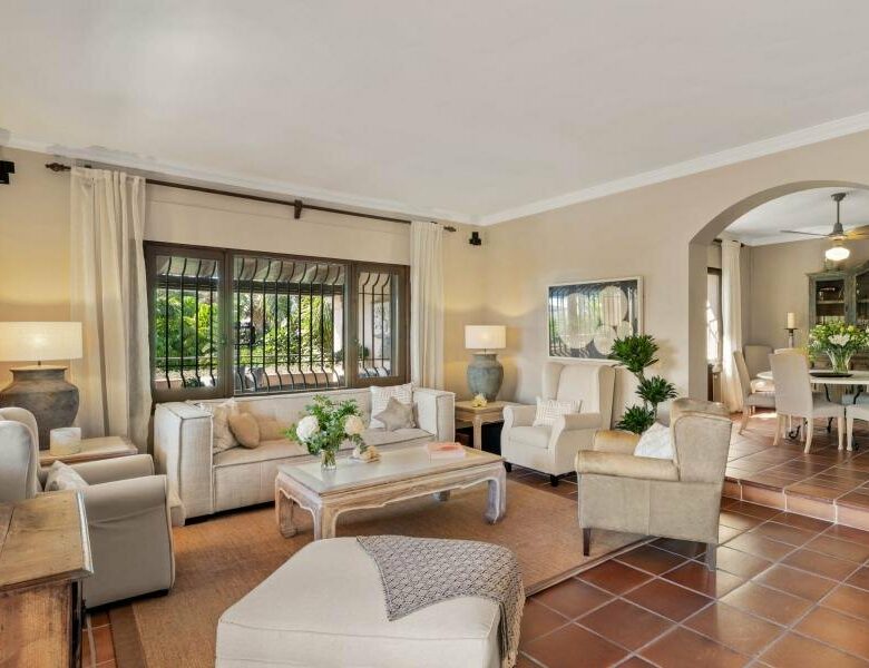 FOR SALE 🏡 Andalusian Six-Bedroom Villa on the Second Line of the Beach – Los Monteros, Marbella East 🇪🇸